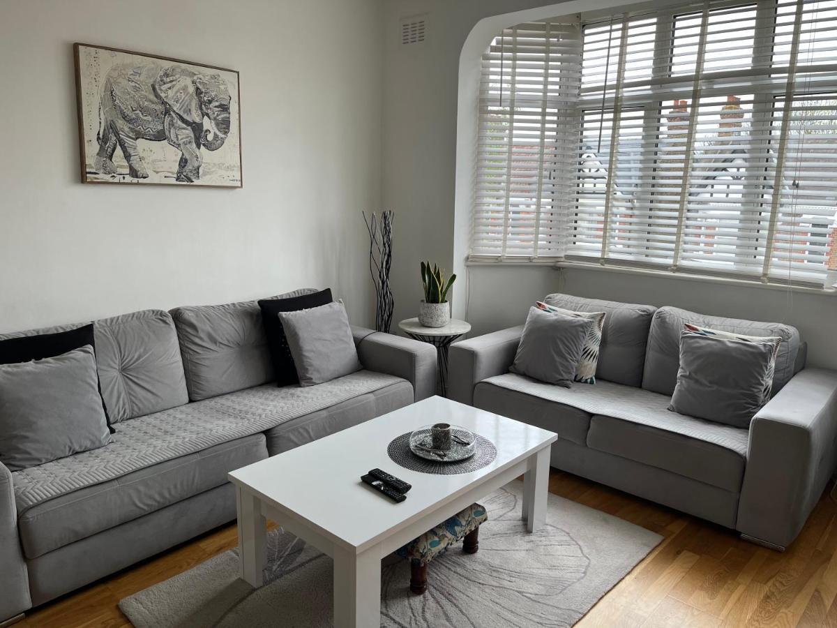Lovely 2-Bedroom Apartment In Zone 2 Londres Extérieur photo
